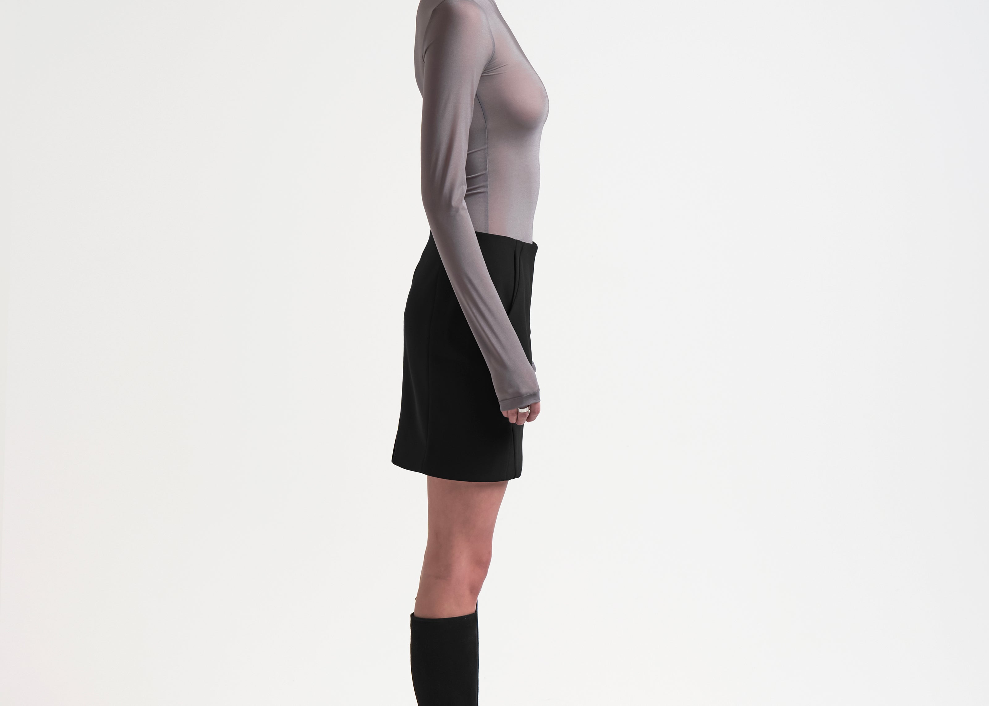 model side view wearing knee length sener besim black pencil skirt 