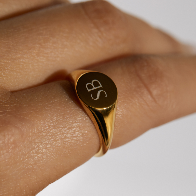 Şener Besim laser engraving service on gold ring