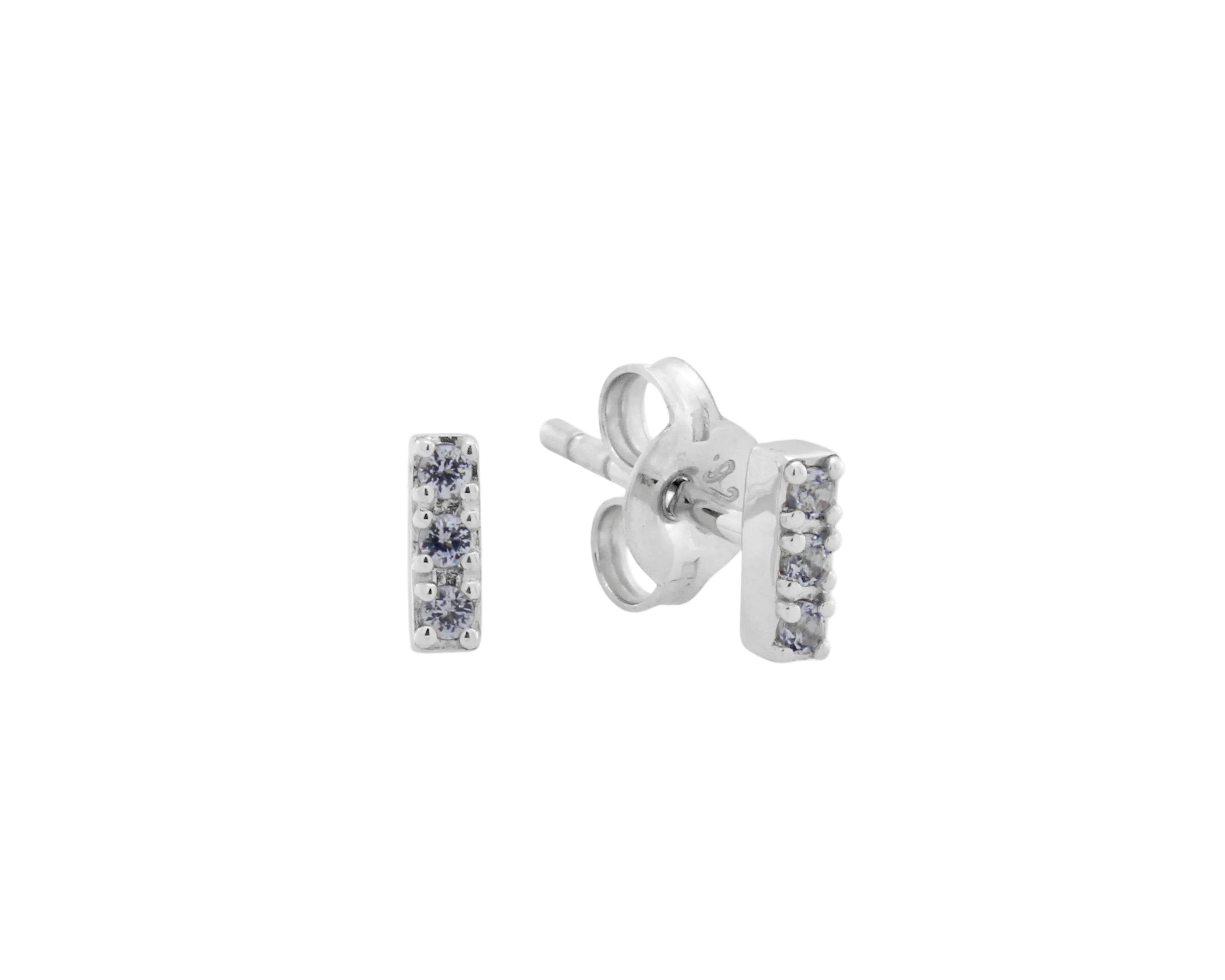 Şener Besim Gem Bar Stud earrings in blue sapphire and silver rhodium — front view