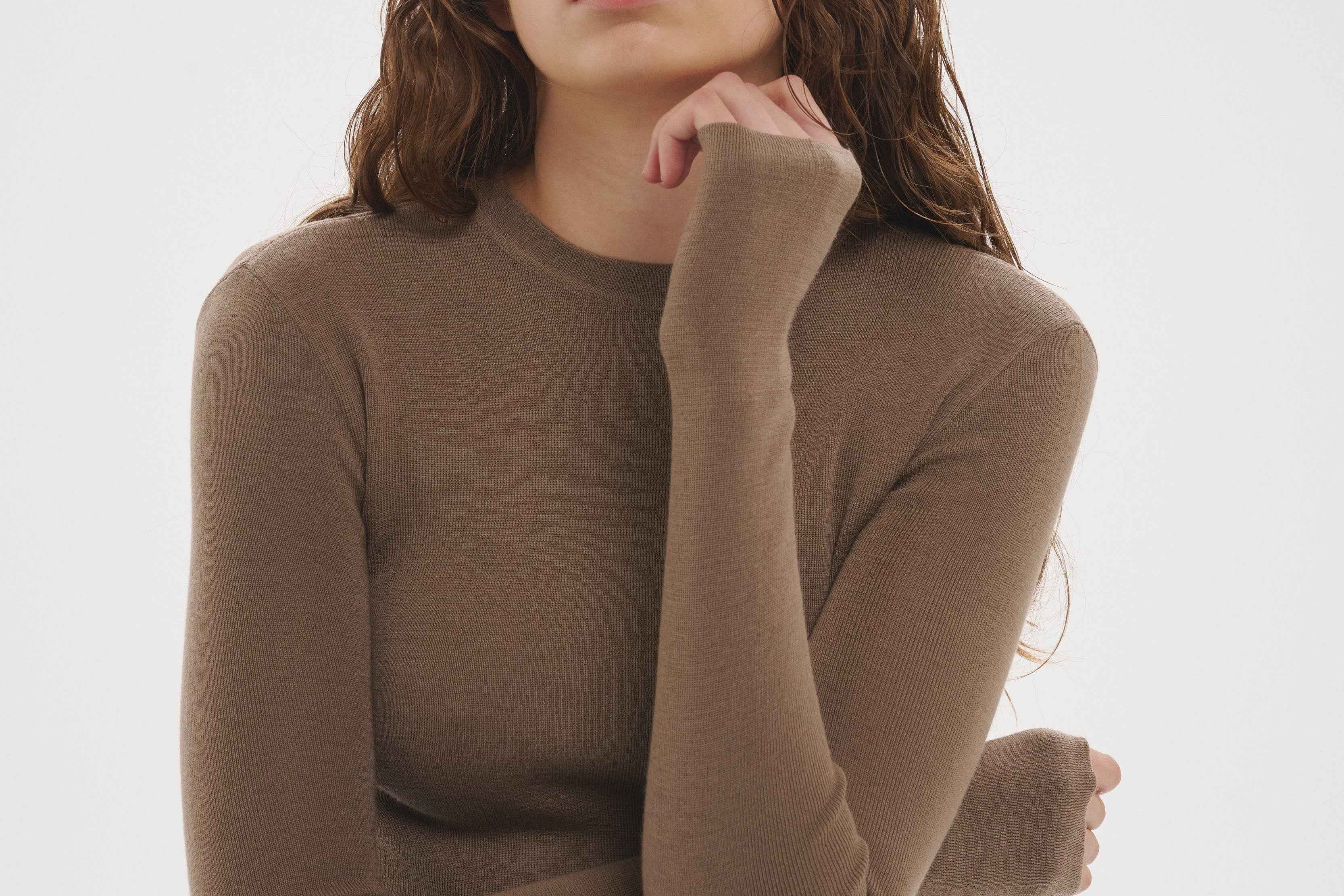 Merino Thumbhole Crewneck Putty