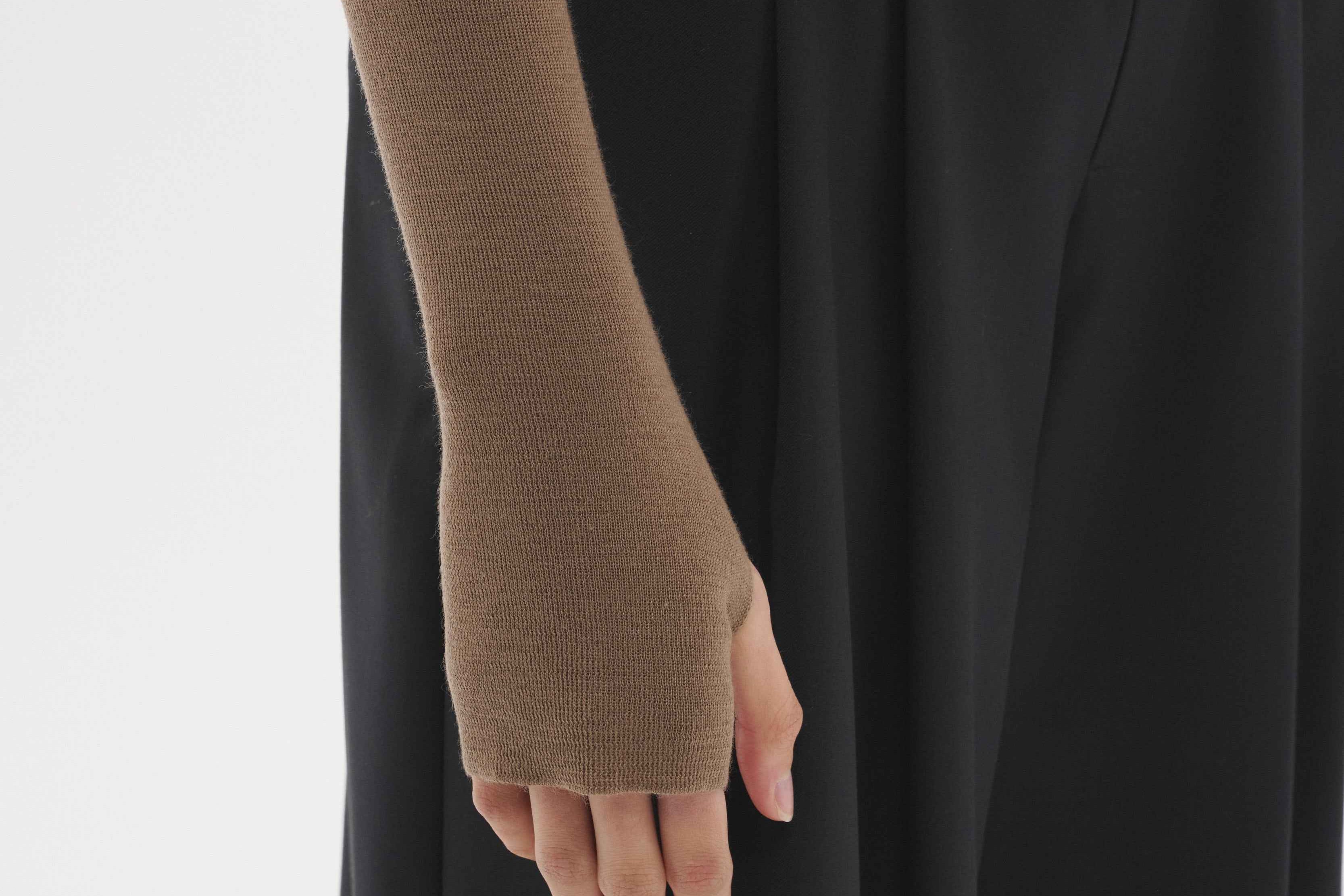 Merino Thumbhole Crewneck Putty
