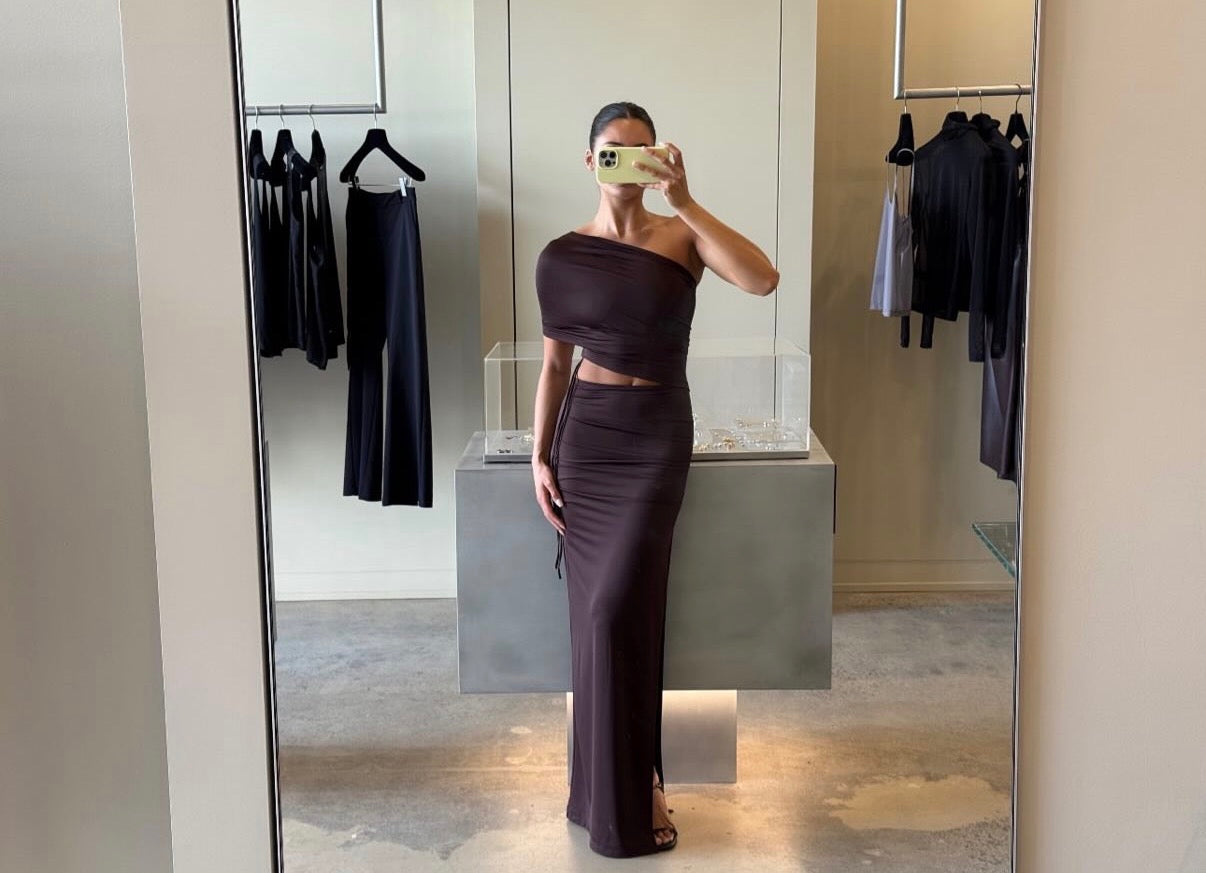 Burgundy floor length off shoulder dress — Şener Besim boutique