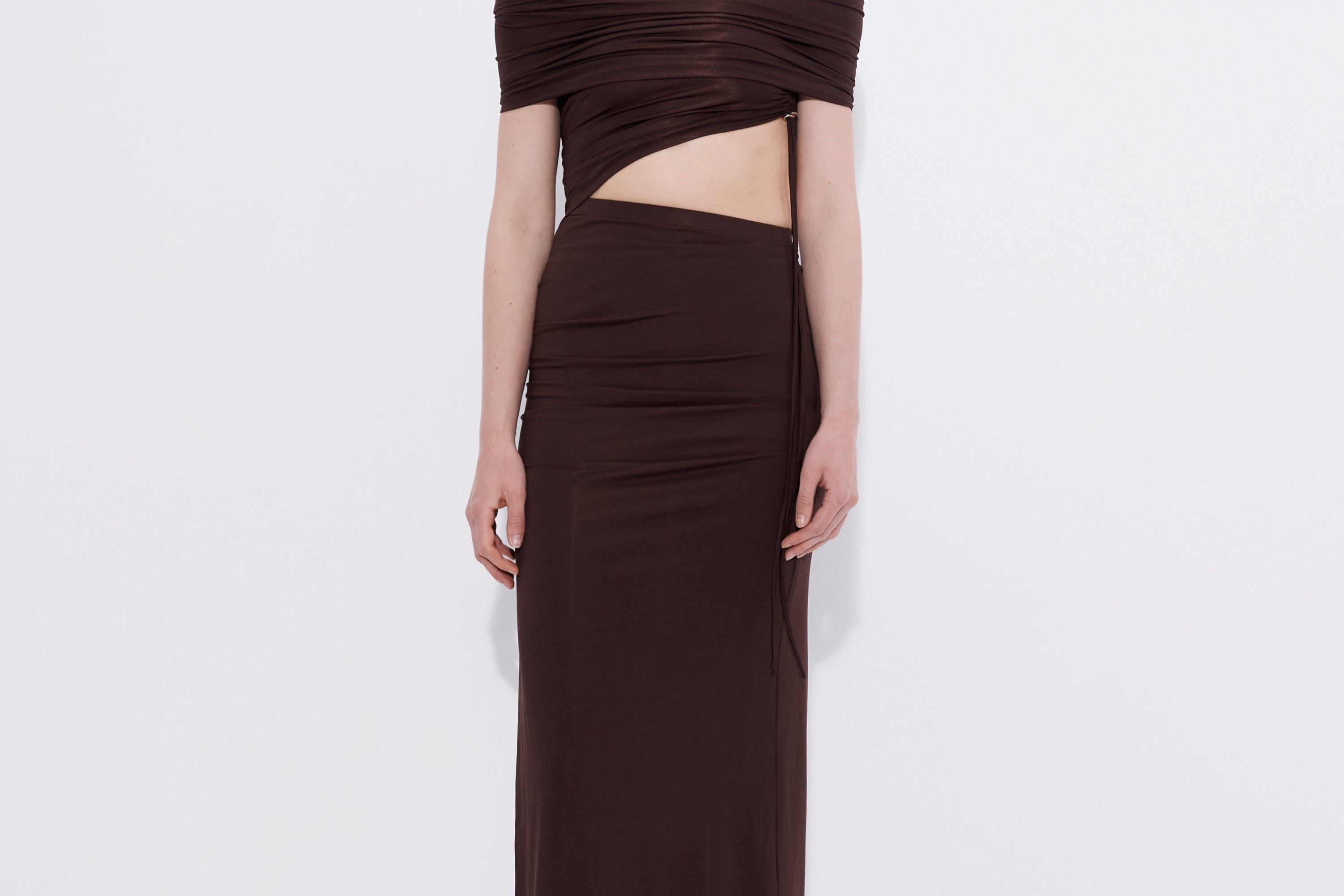 Off shoulder maxi dress in burgundy — Şener Besim