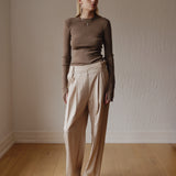 Şener Besim Pleat Pant in beige, worn