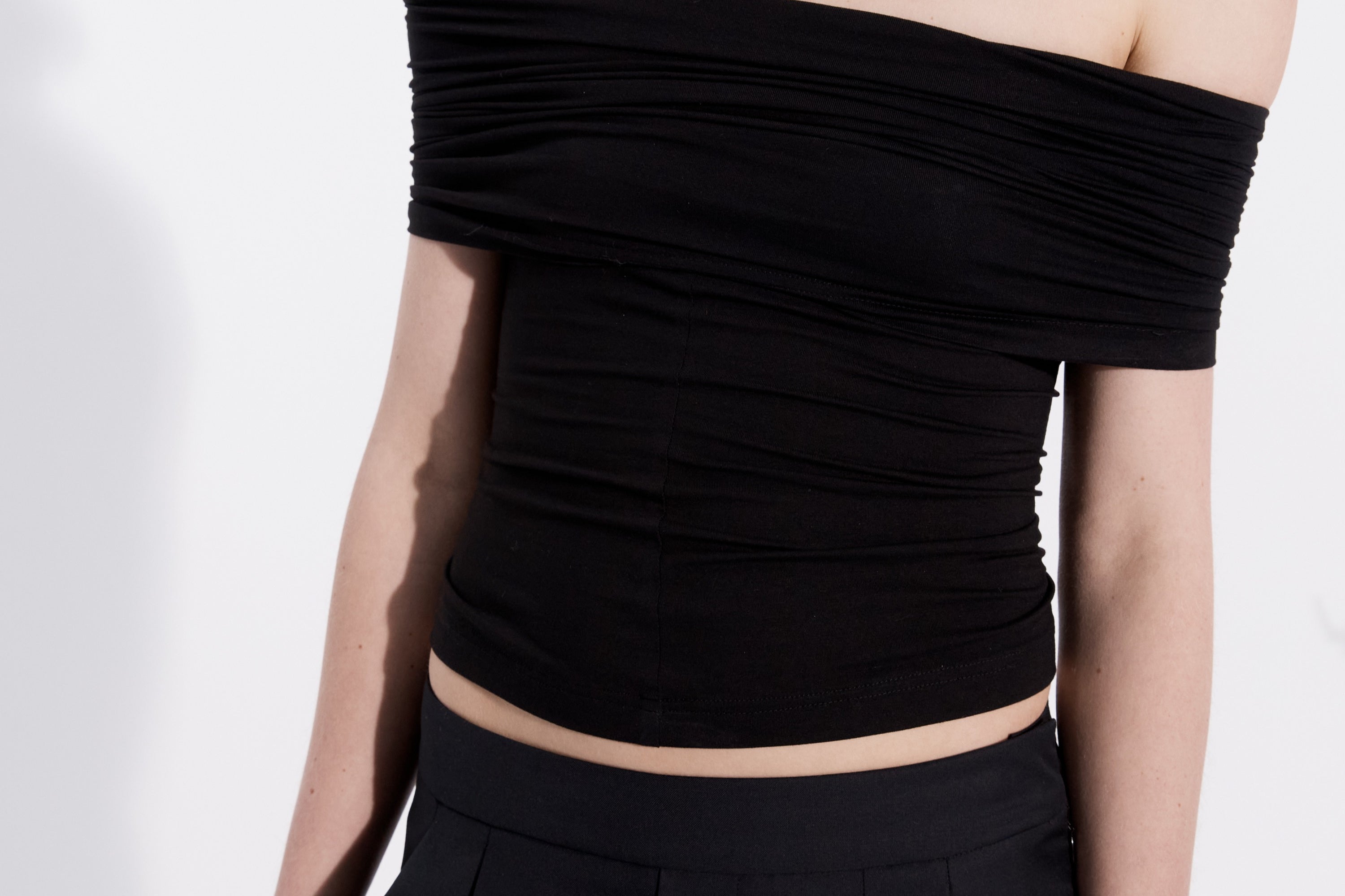 Ruched off shoulder black top — Şener Besim
