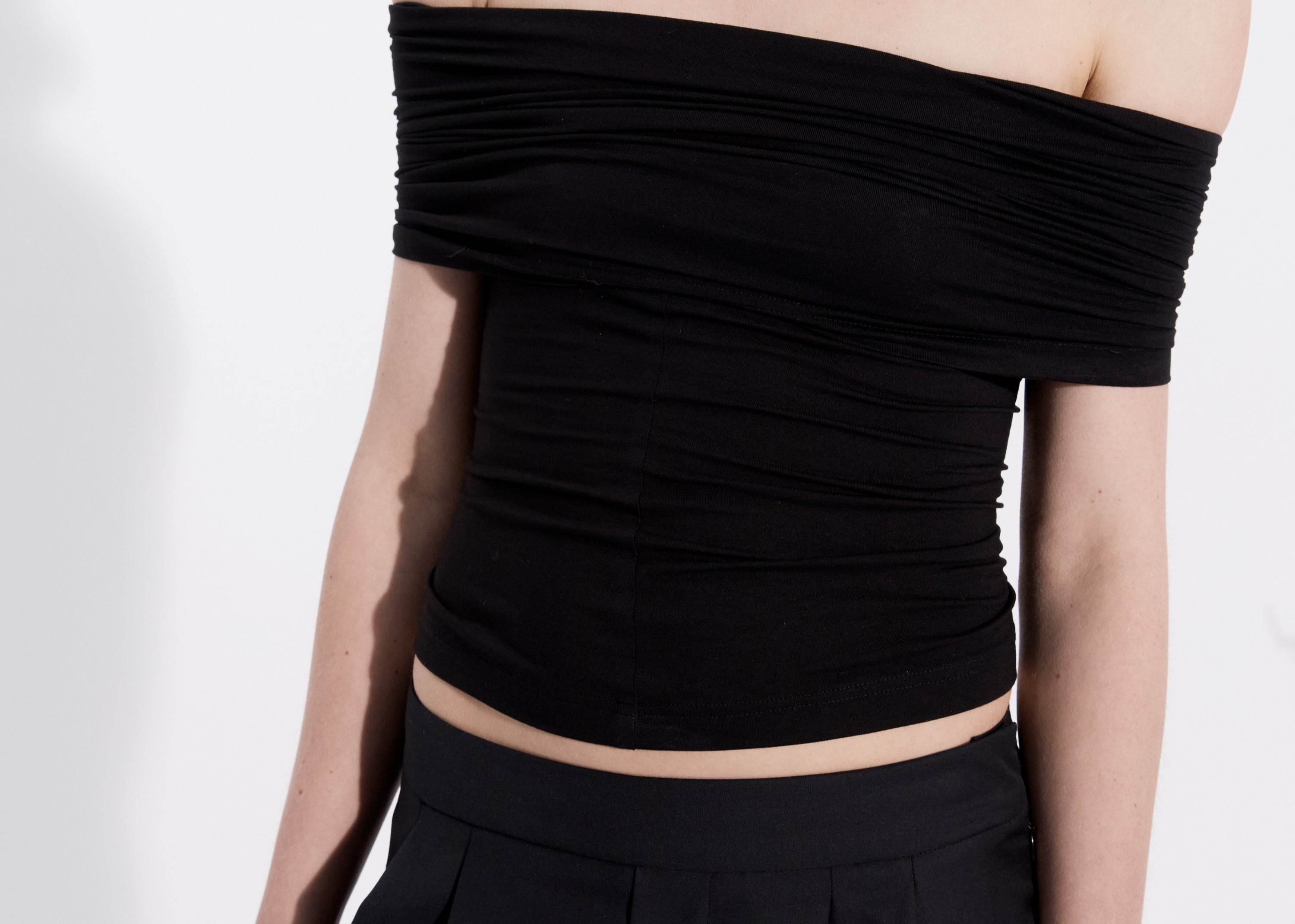 Ruched off shoulder black top — Şener Besim