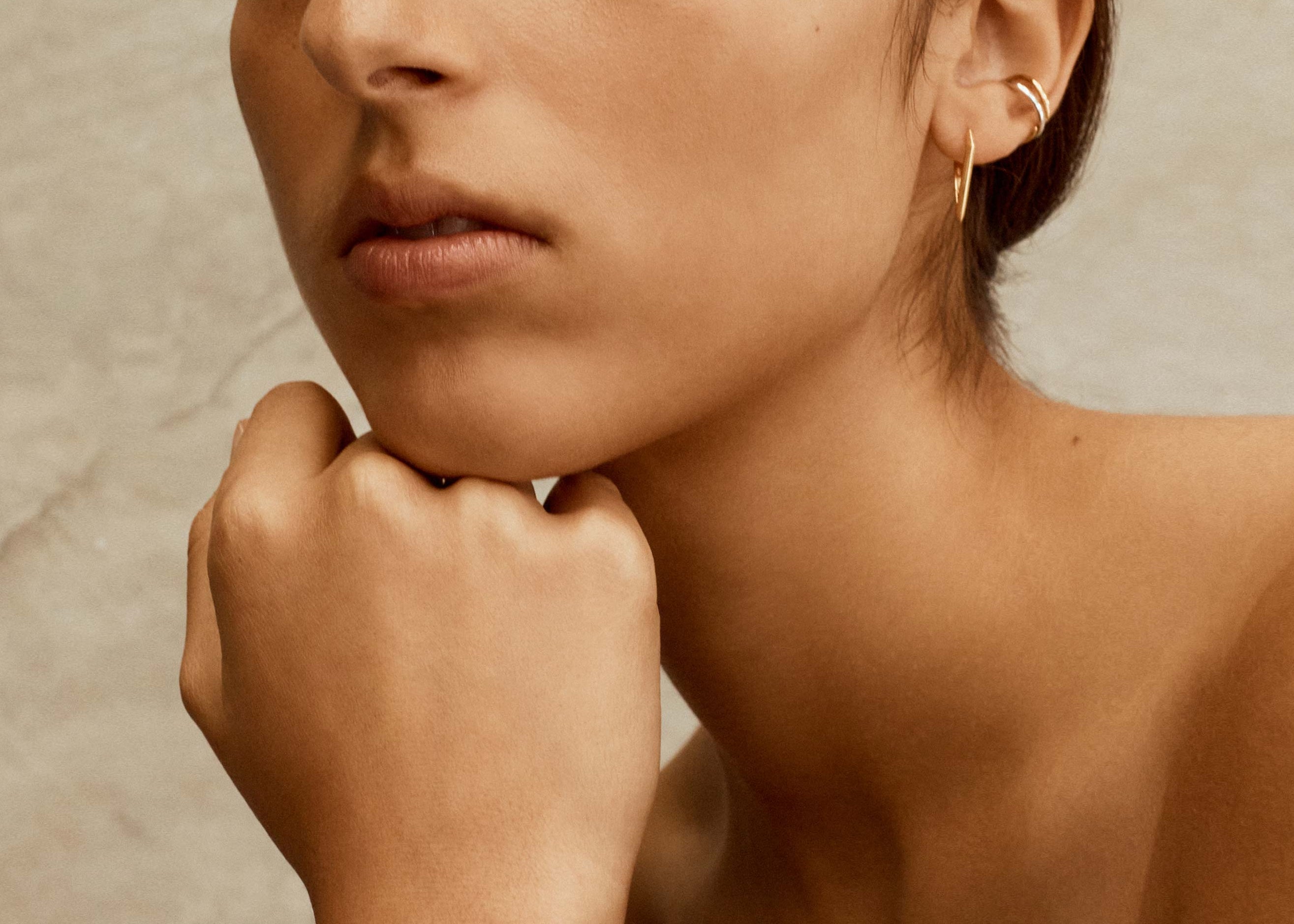 model wearing statement silver cuff sener besim