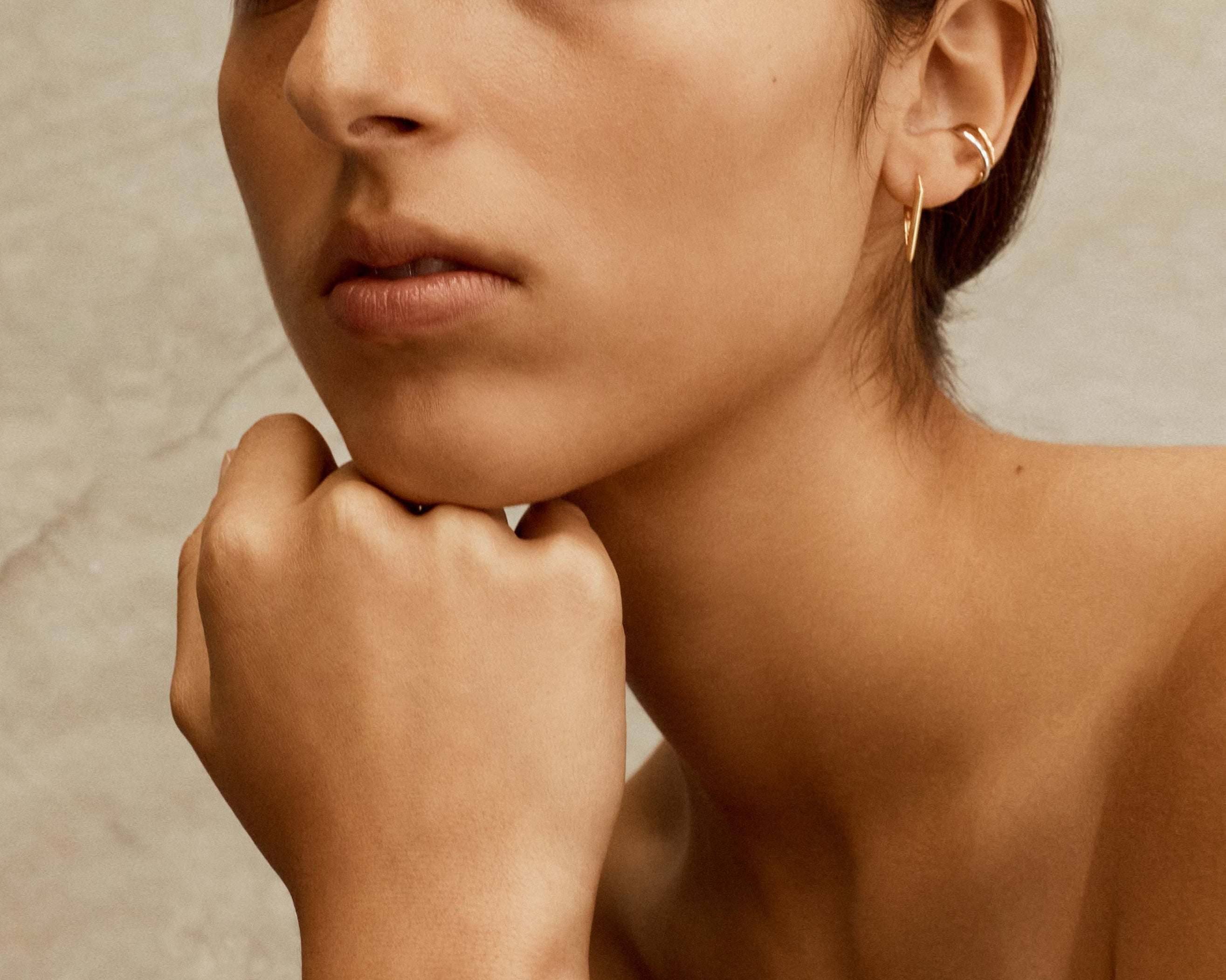 model wearing statement silver cuff sener besim