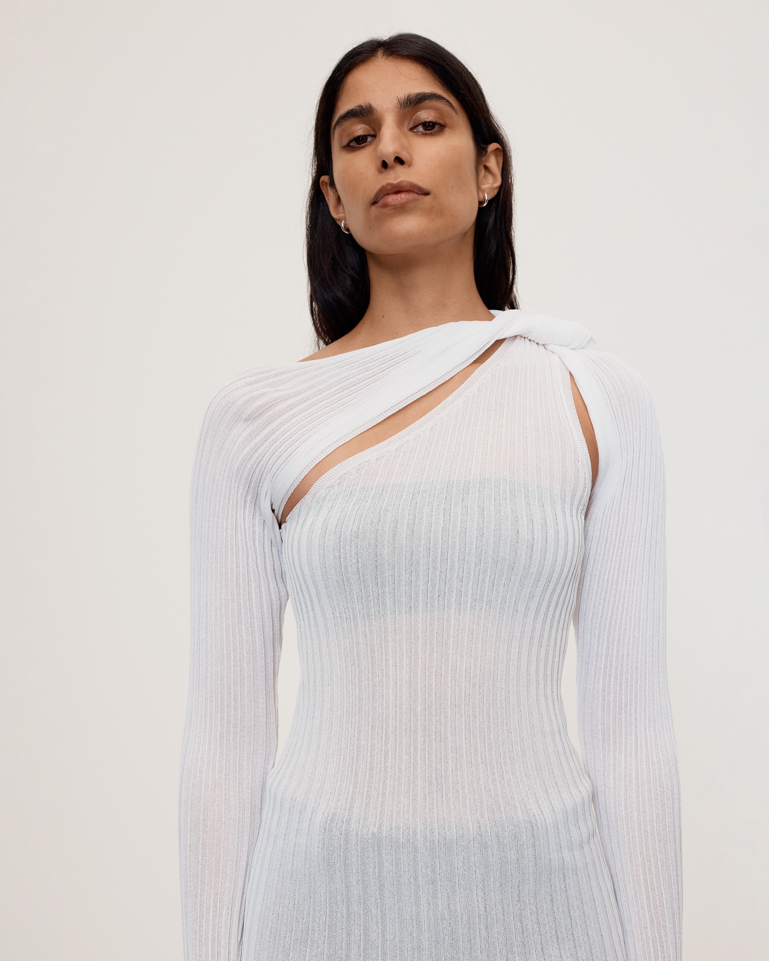 sener-besim-the-rib-knit-twist-shoulder-top-white-knitwear