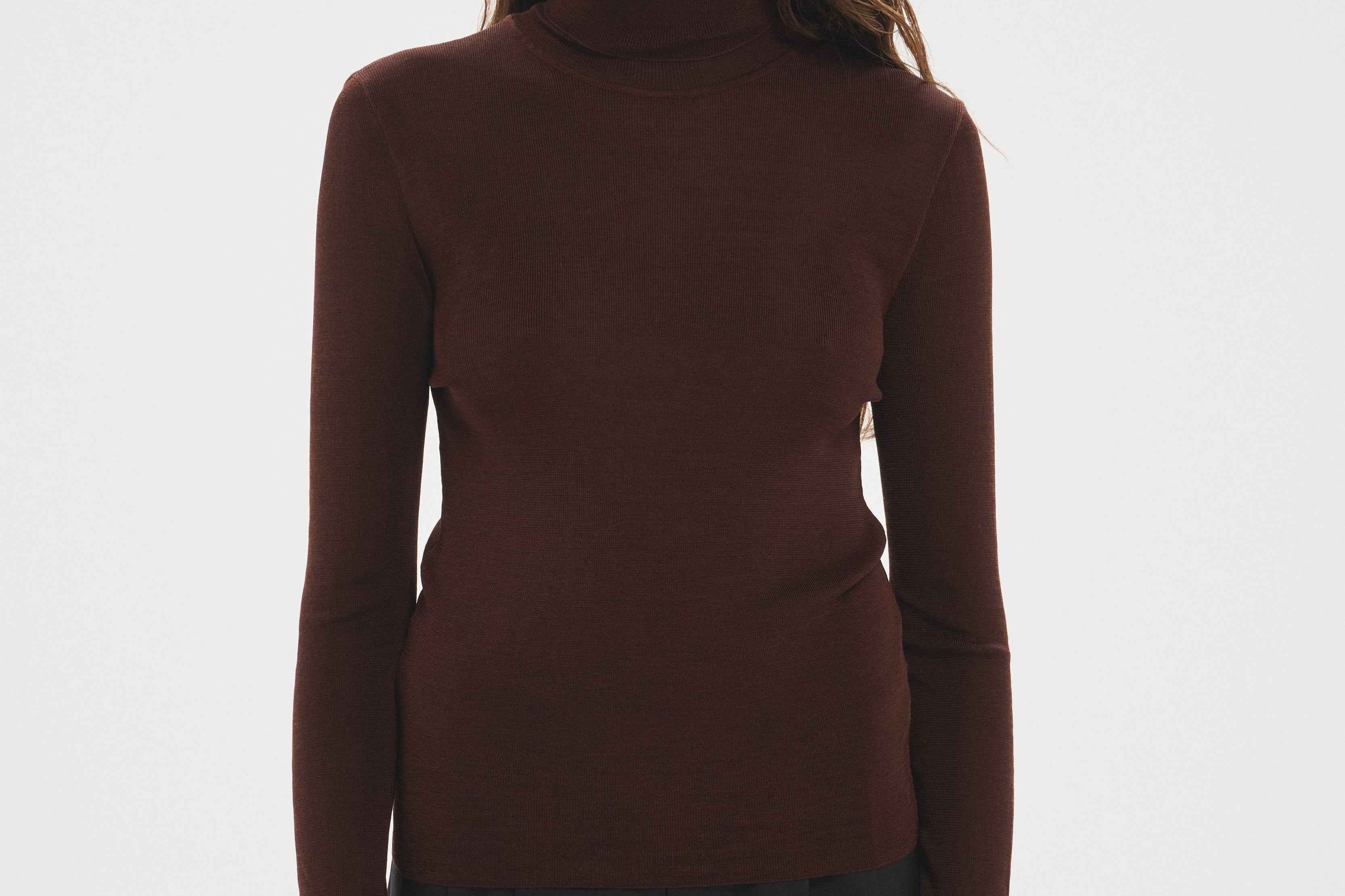 Thumbhole Turtleneck Chocolate