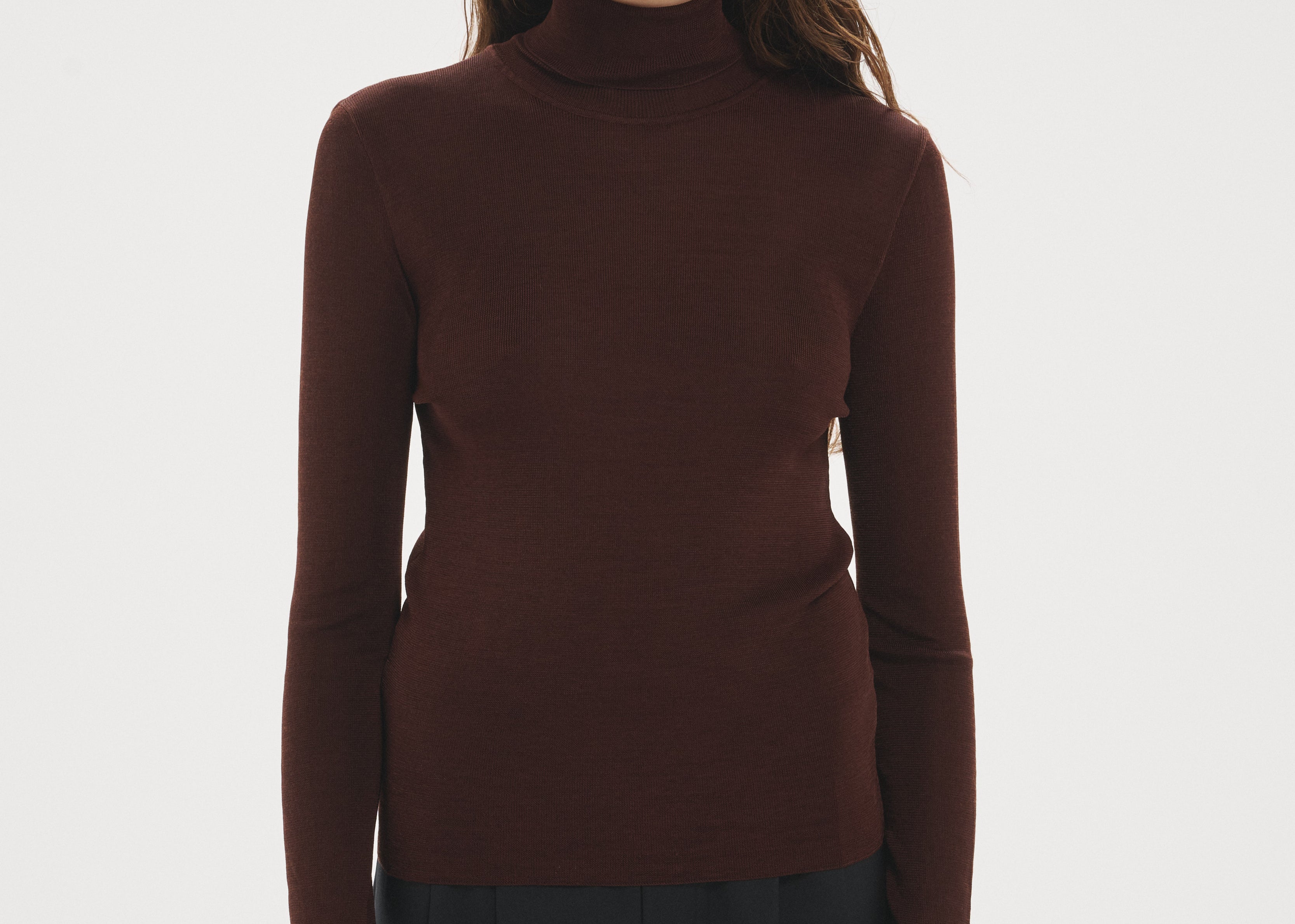 Şener Besim Thumbhole Turtleneck in Chocolate worn close-fitted, front view