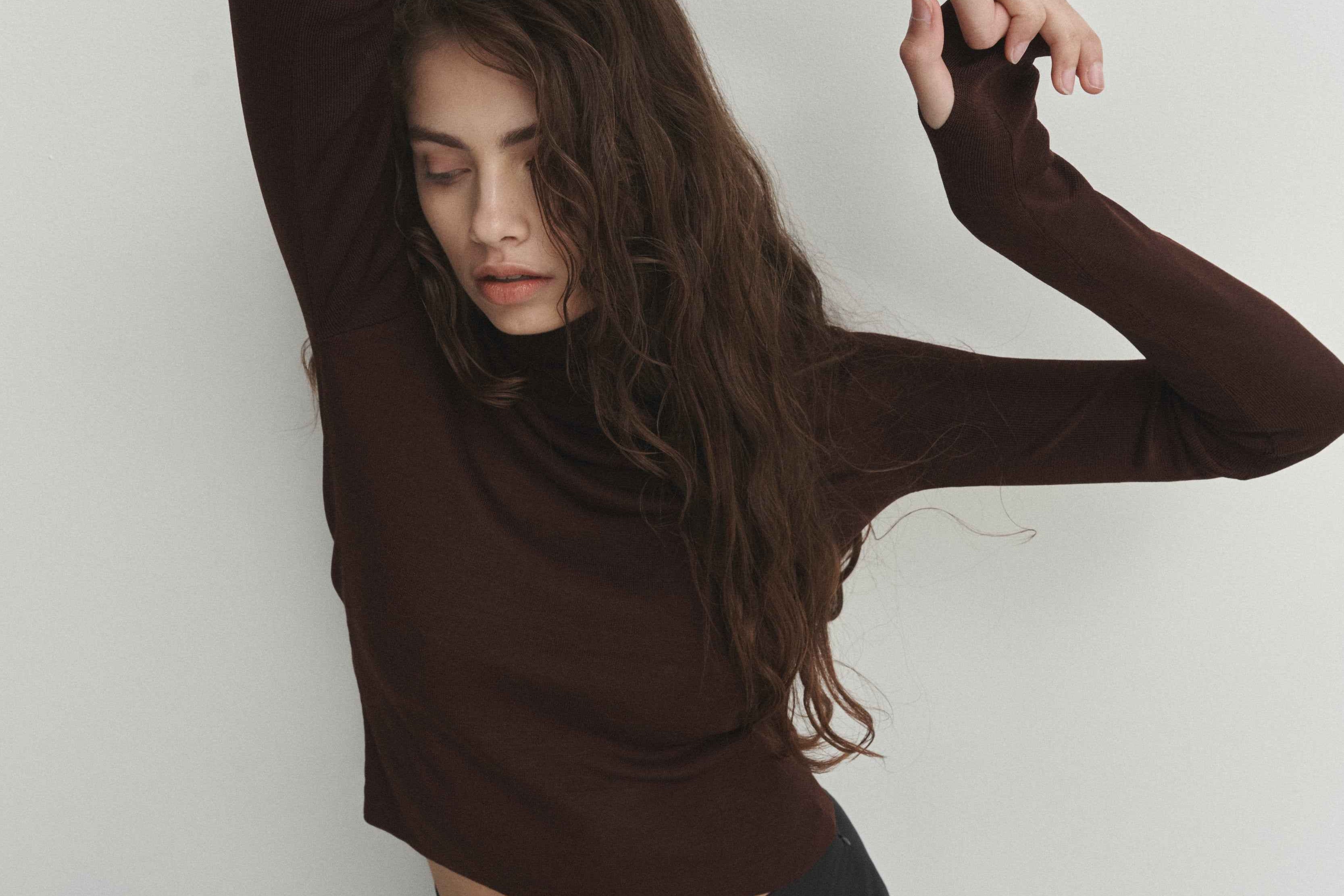 Thumbhole Turtleneck Chocolate