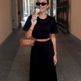 model influencer wearing the sener besim cropped t-shirt 