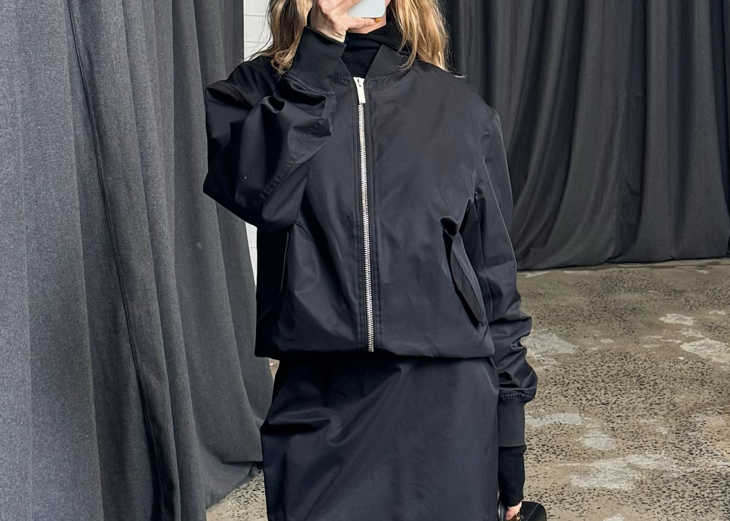 paris wycherley wearing the mini pencil skirt in black by sener besim