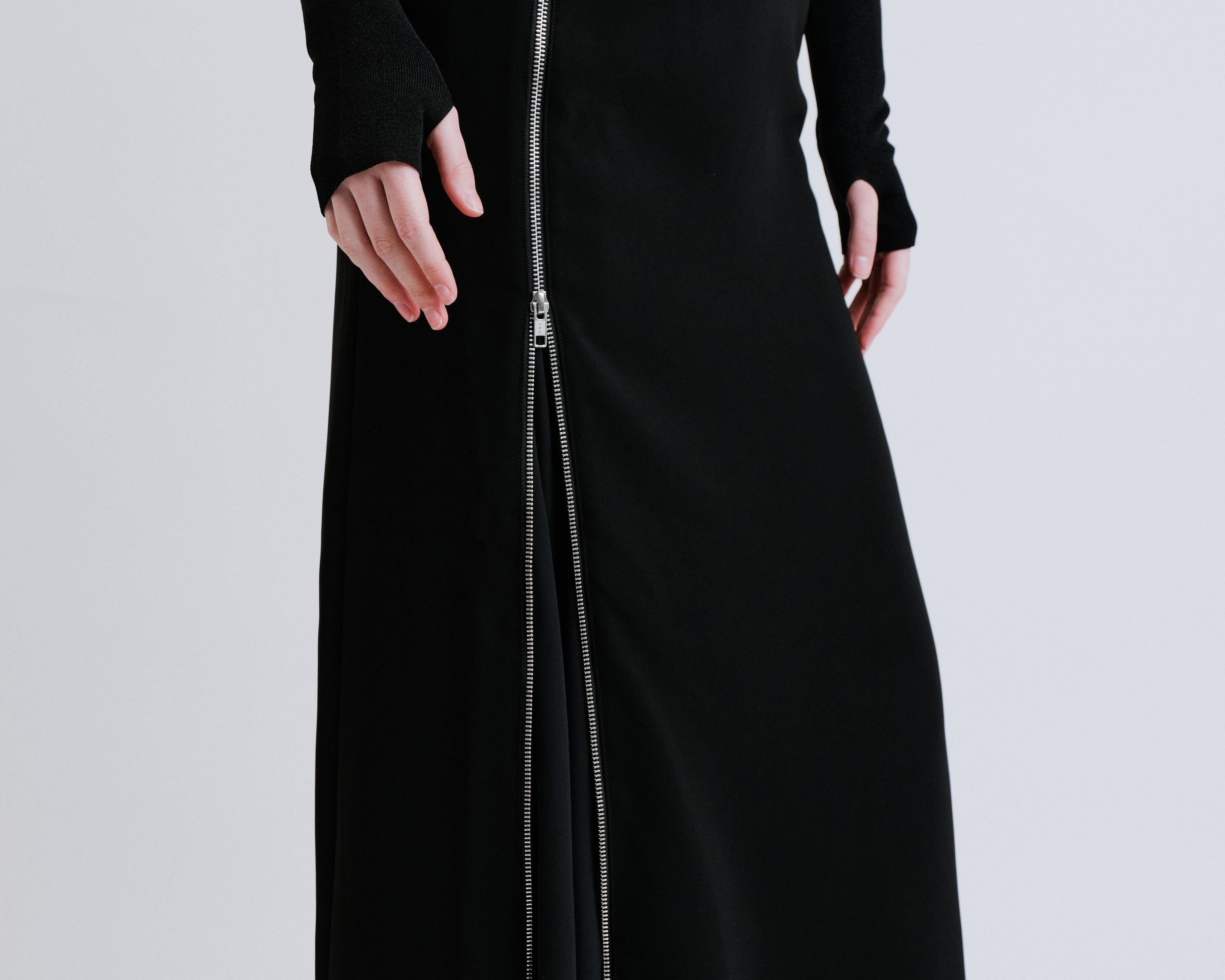 sener besim midi lenth skirt with full length zip detail on side