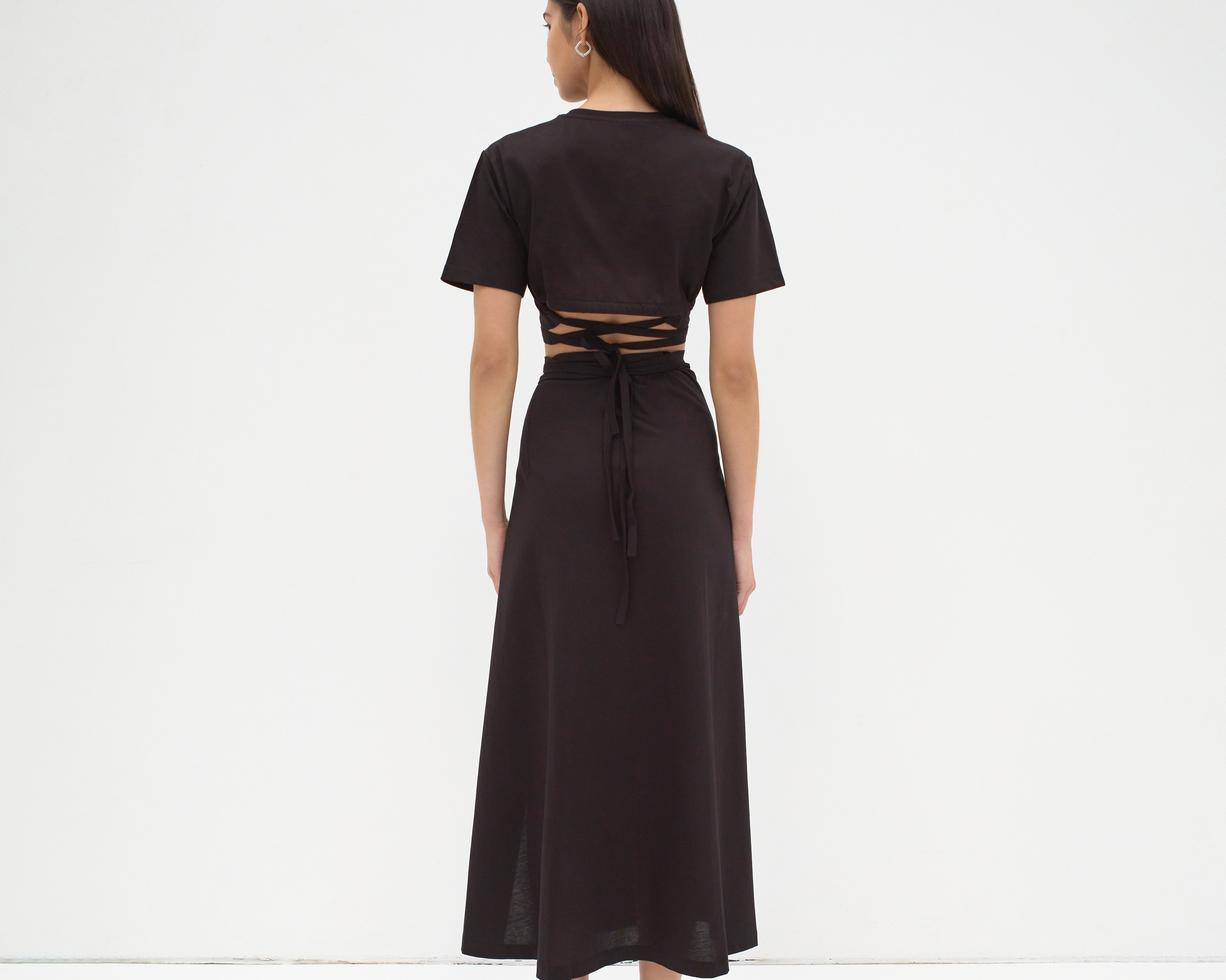 back view of model wearing sener besim crop T-shirt with tie up back
