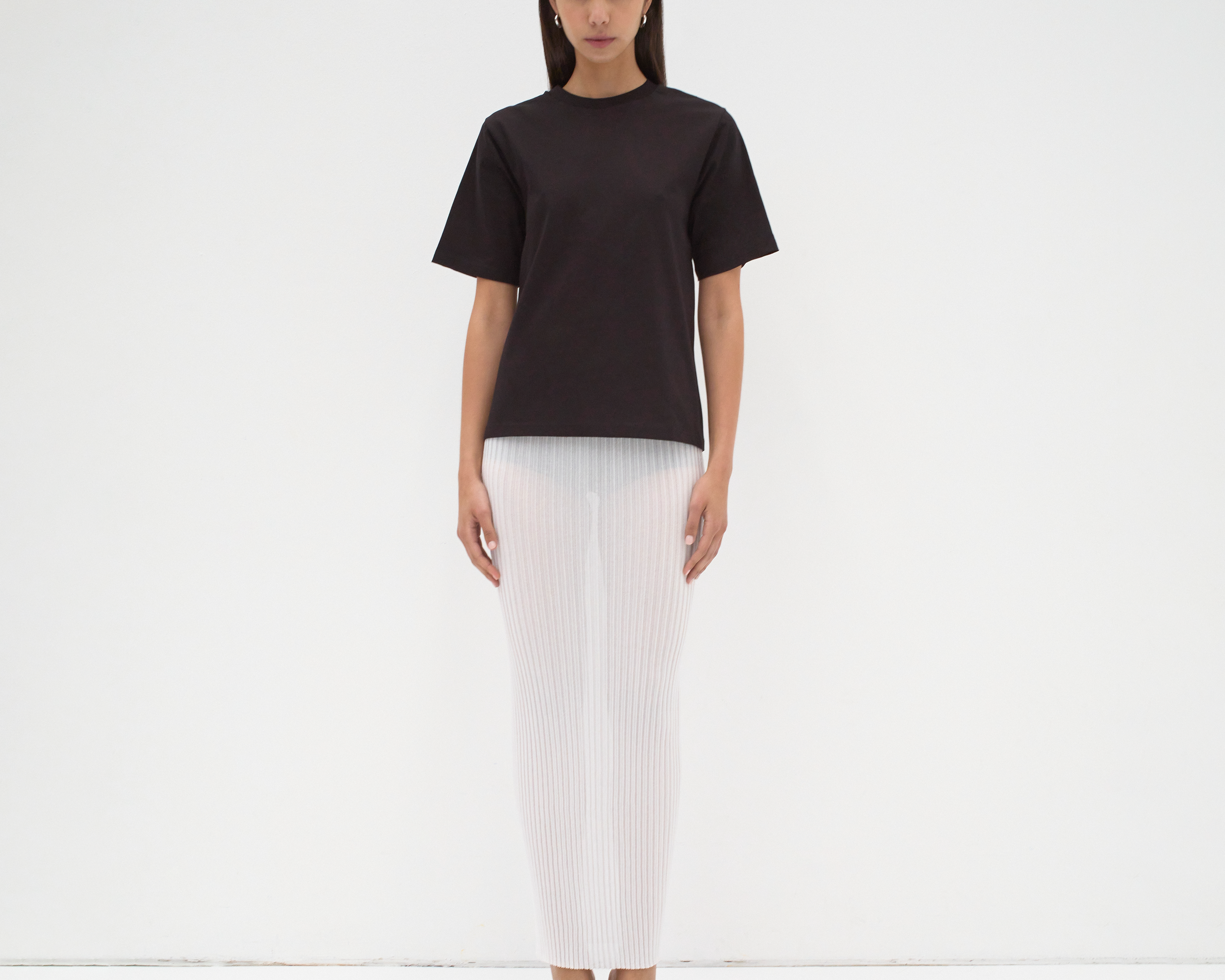 model wearing sener besim tee with boxy shoulders and cut out detail on back