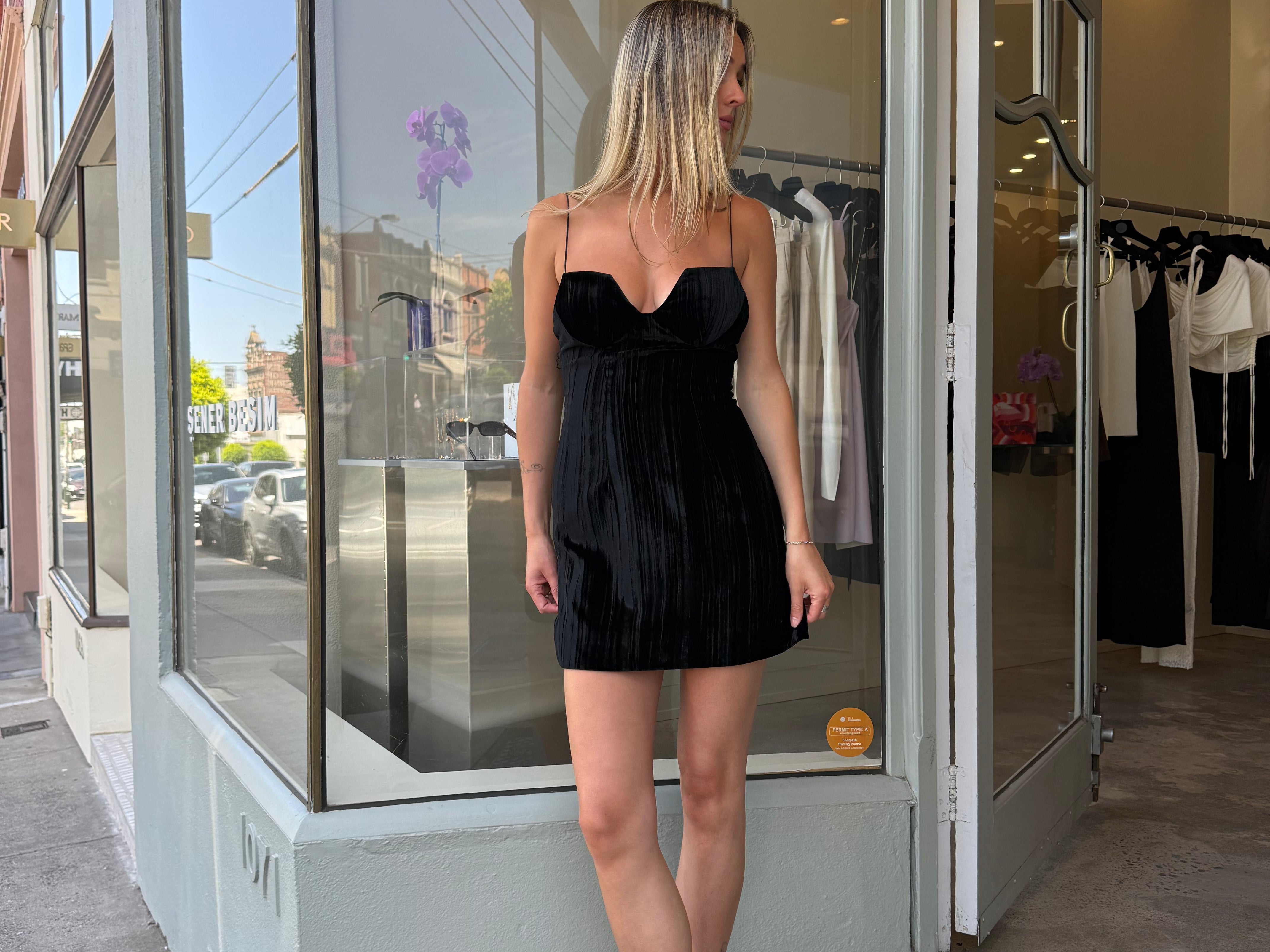 Black velvet mini dress with sweetheart neckline, street style front view — Şener Besim