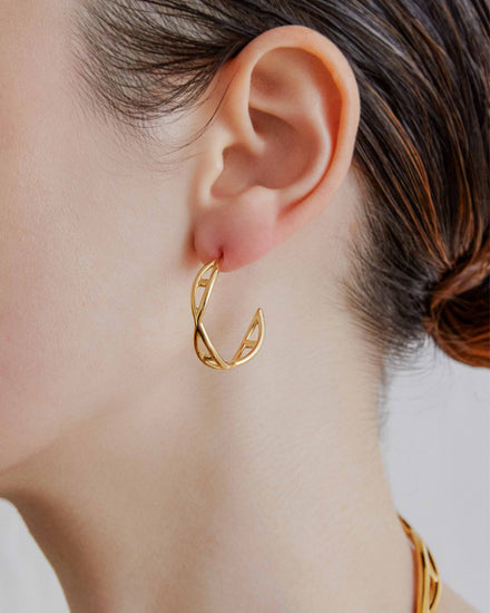     sener-besim-medium-helix-hoop-earring-gold