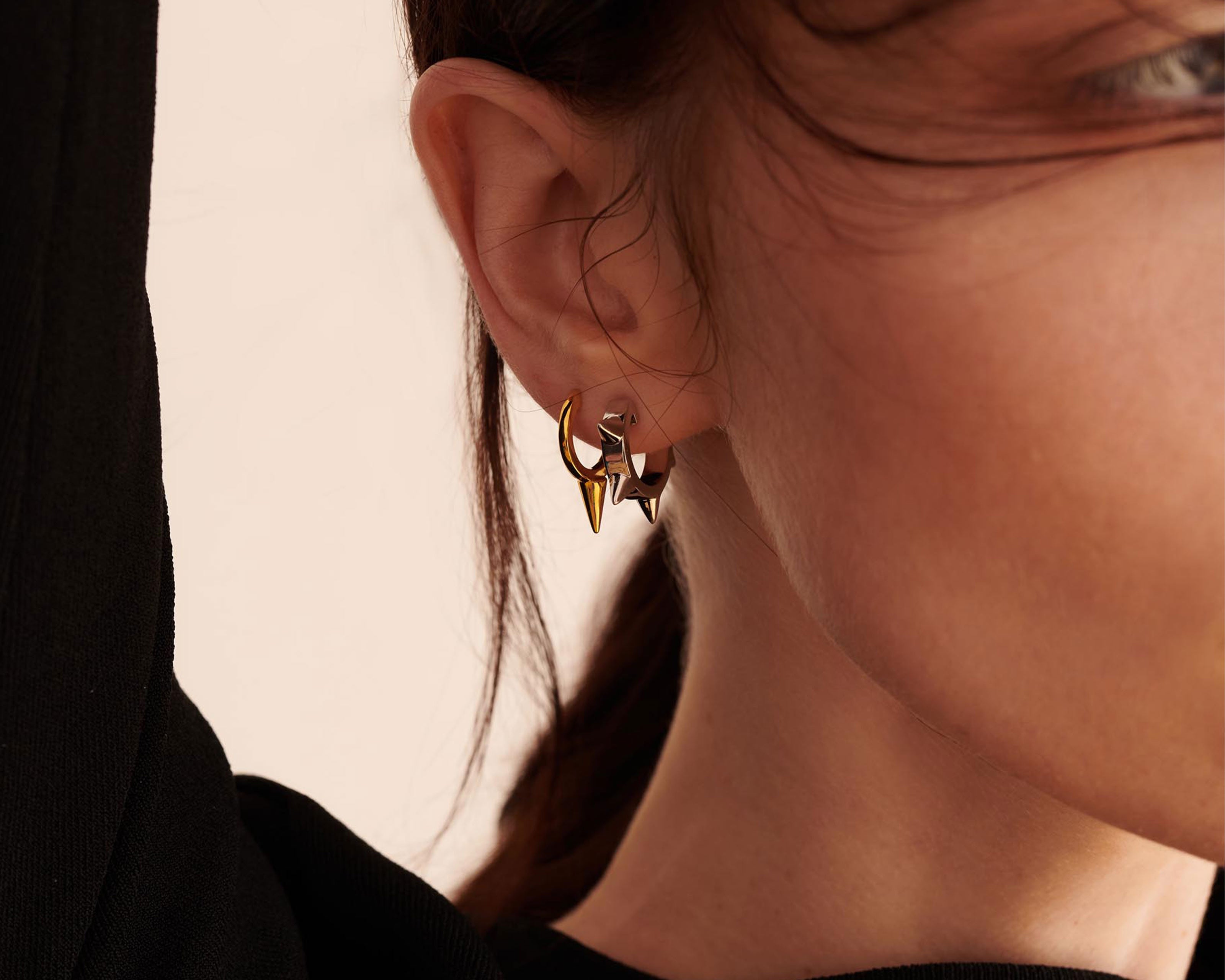 Şener Besim Medium Single Point Huggies gold, worn editorial shot, Spike Series