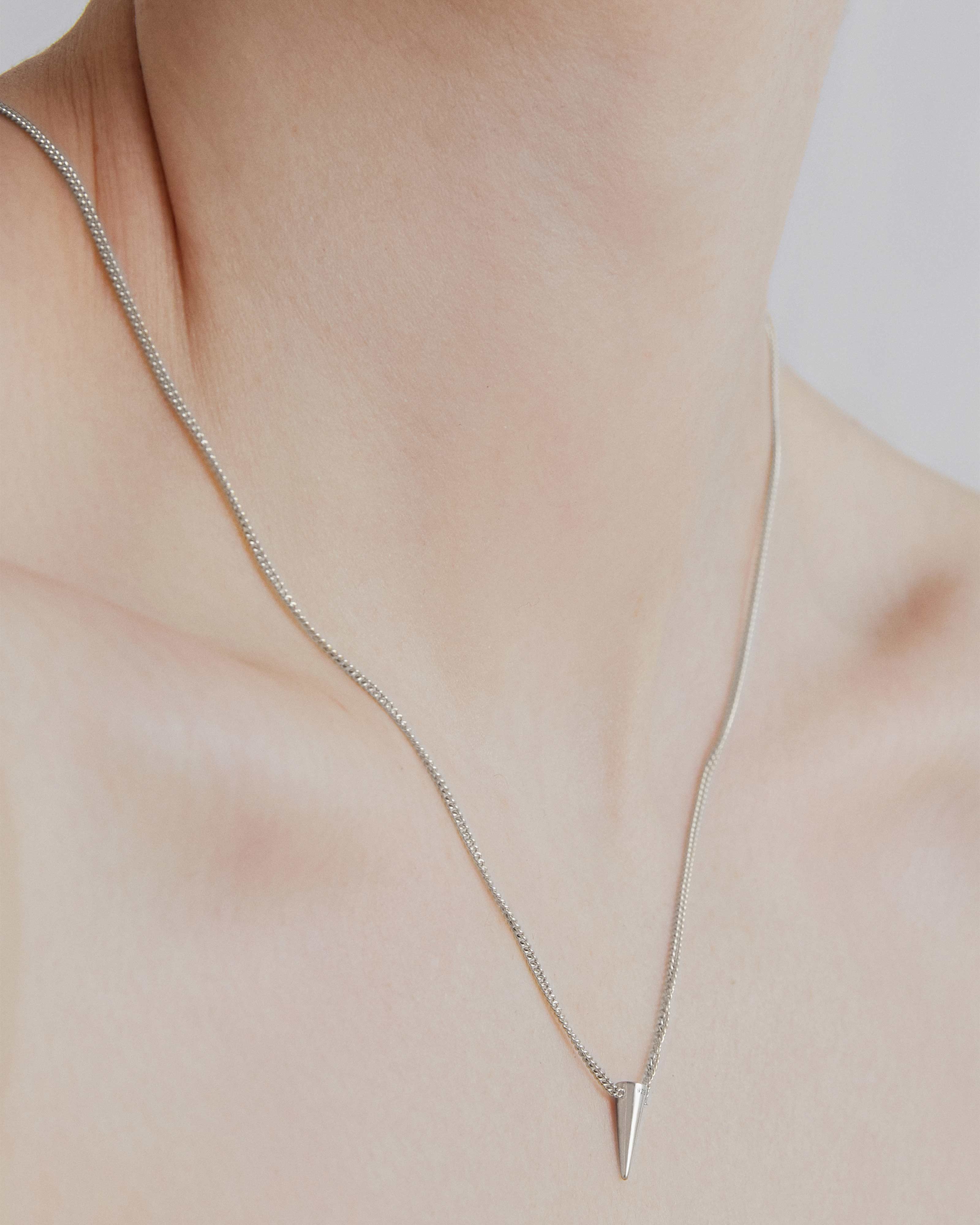 sener-besim-single-point-necklace-silver