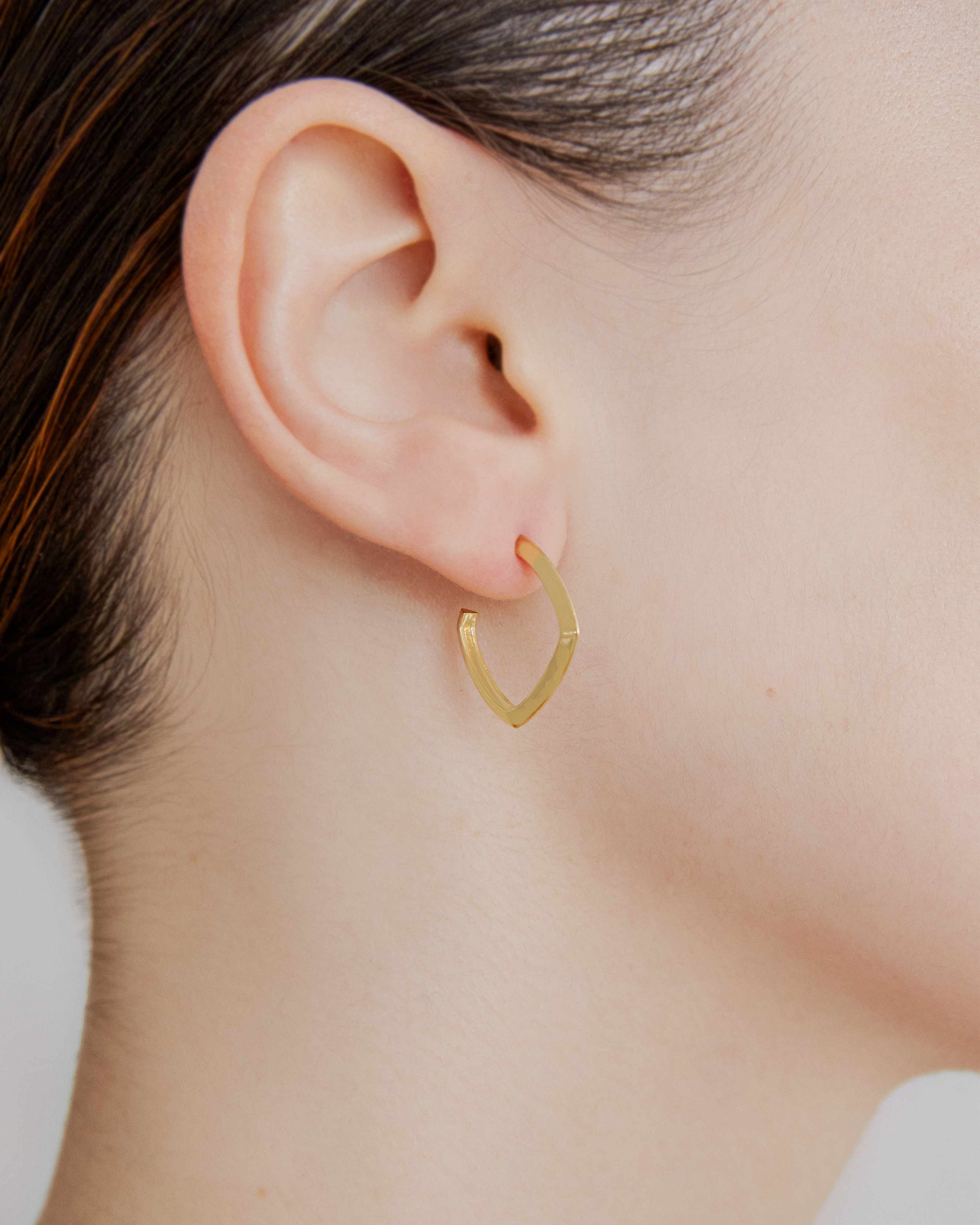 sener-besim-small-accent-hoop-earrings-gold